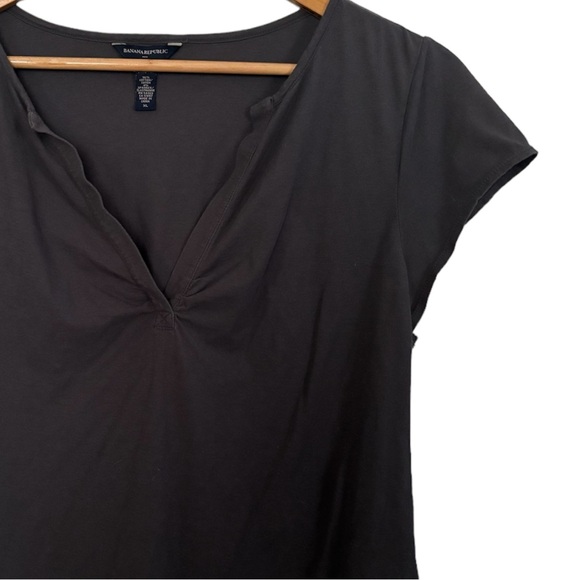 Banana Republic Tops - 💥 Banana Republic Grey V-Neck Top